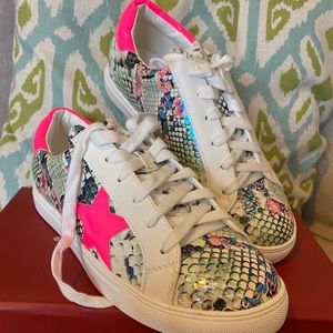 Nature Breeze Fuchsia Snake Star Sneaker